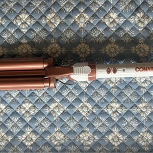 Contain triple barrel curling iron